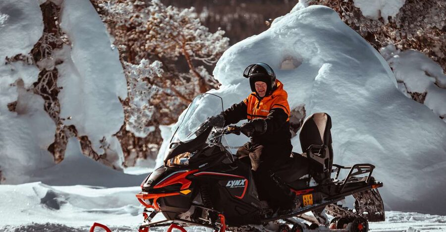Ylläs: Snowmobiling ABC - Sharing one machine between two people