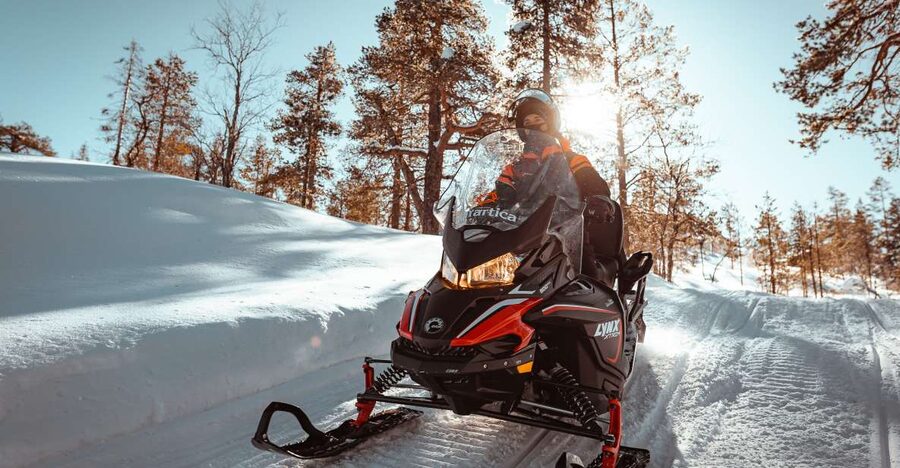 Ylläs: Wilderness Snowmobile Tour - Getting ready in Ylläs